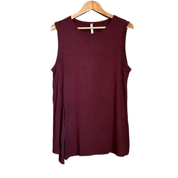 3 for $30! Fabletics tank top with slit detail - Picture 1 of 7